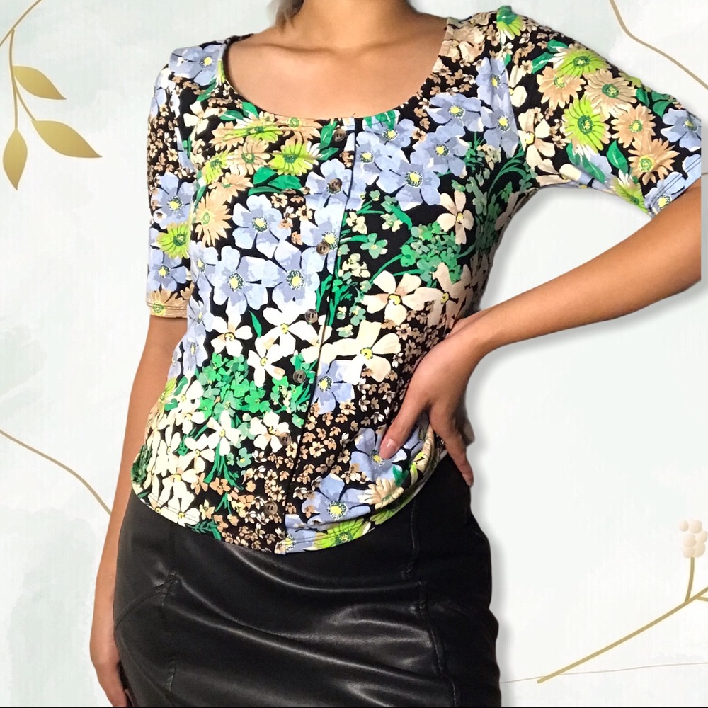 BUTTON DOWN FLORAL TOP by H&M